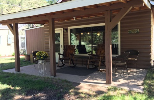 Cascade-Chipita Park Cabina | Dawson Cabina Creekside
