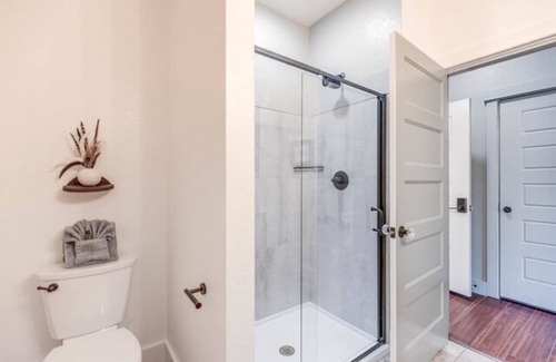 Historic Downtown Manteo Hotel | Dawson's Hunting Retreat