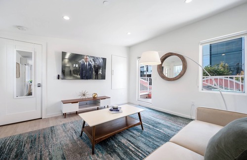 Hollywood Hotel | Day Dreams by AvantStay | Modern Loft w/ Views of Hollywood Sign | A+ Location
