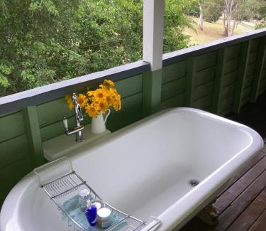 King Scrub Casa | Dayboro - Blue Ridge Lavender Cottage
