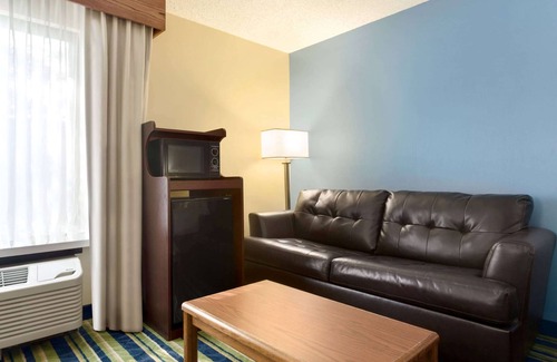 Fargo Hotel | Days Inn by Wyndham Fargo/West Acres