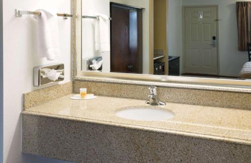 Newport Hotel | Days Inn by Wyndham Newport OR