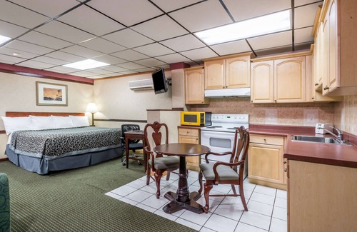 South Hills Hotel | Days Inn by Wyndham Pittsburgh