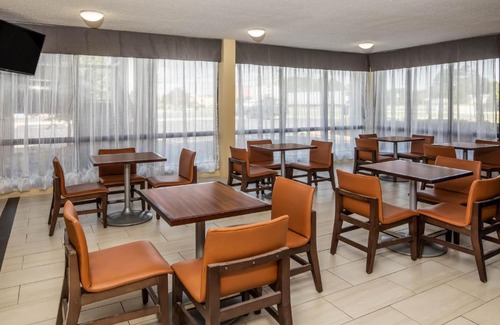 Wilson Hotel | Days Inn by Wyndham Wilson