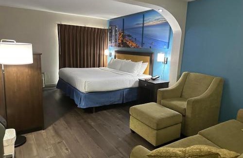Tampa Hotel | Days Inn & Suites by Wyndham Tampa - Ybor City