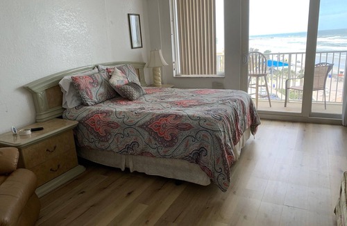 Daytona Beach Complejo | DAYTONA GETAWAY OCEAN FRONT CONDO