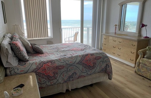 Daytona Beach Complejo | DAYTONA GETAWAY OCEAN FRONT CONDO
