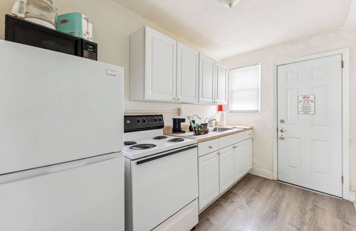 Wildwood Hotel | Daytona Inn and Suites - One Bedroom Family Apartment