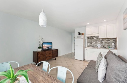 Wildwood Hotel | Daytona Inn and Suites - One Bedroom Suite