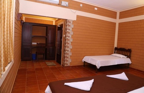 Alappuzha Cama Y Desayuno | Dazzle Dew Memories - Deluxe Family Double Room