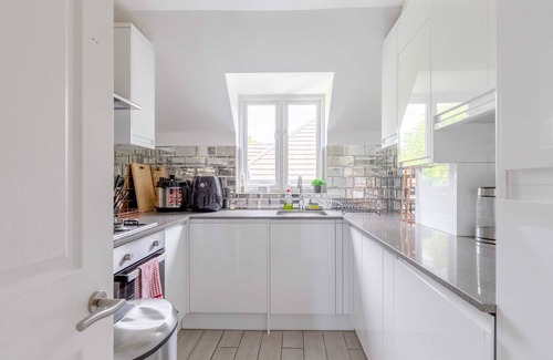 Brondesbury Park Apartamento | Dazzling 2BD Flat, 30 Mins from Paddington!