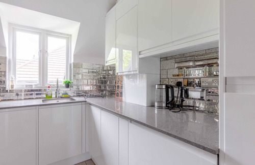 Brondesbury Park Apartamento | Dazzling 2BD Flat, 30 Mins from Paddington!