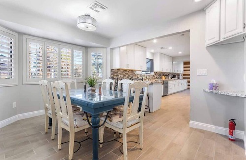 Spring Valley Casa | Dazzling 5 BR- 5 miles to LV Strip w Pool