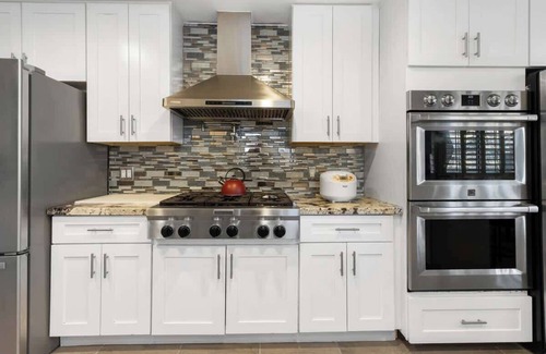 Spring Valley Casa | Dazzling 5 BR- 5 miles to LV Strip w Pool