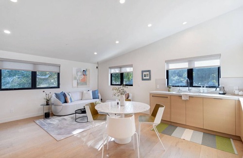 Palo Alto Apartamento | Dazzling Modern Home Close to Downtown Palo Alto & Stanford