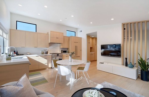 Palo Alto Apartamento | Dazzling Modern Home Close to Downtown Palo Alto & Stanford