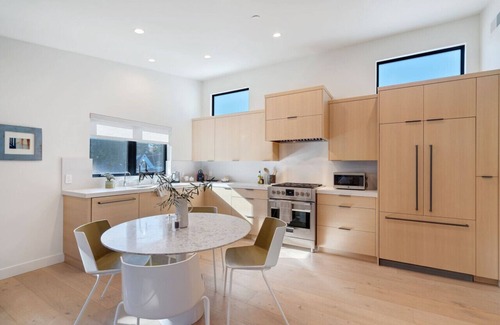 Palo Alto Apartamento | Dazzling Modern Home Close to Downtown Palo Alto & Stanford