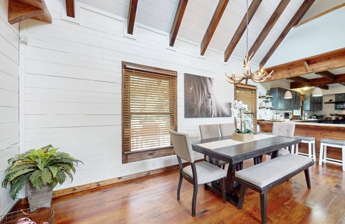 Royal Pines Casa | Dazzling retreat: 2 Suites, mtn views - 20 Min to Biltmore Estate in Asheville
