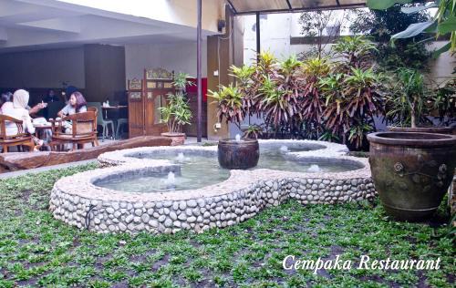 Cipaganti Hotel | De Batara Hotel