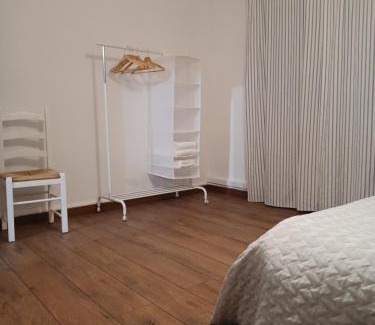 Lousa Apartamento | De Cá - suite com acesso independente e kitchenette