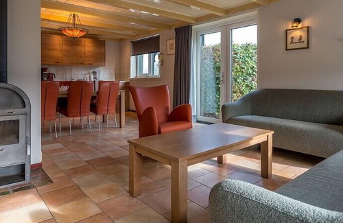 Oosterend Apartamento | De Florijn is a detached thatched farmhouse. The front building used to be the apartment de