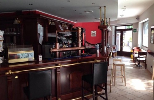 Tirano Apartamento | De La Tour - 2 Bedroom Apartment with Balcony