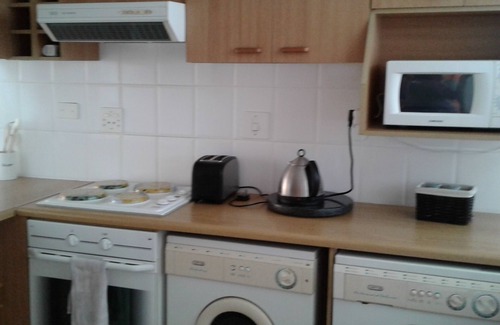 Doonside Apartamento | De Lange Self-Catering Holiday Apartment ~ Sleeps 6