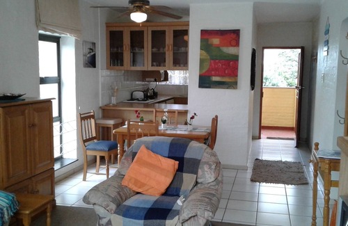 Doonside Apartamento | De Lange Self-Catering Holiday Apartment ~ Sleeps 6