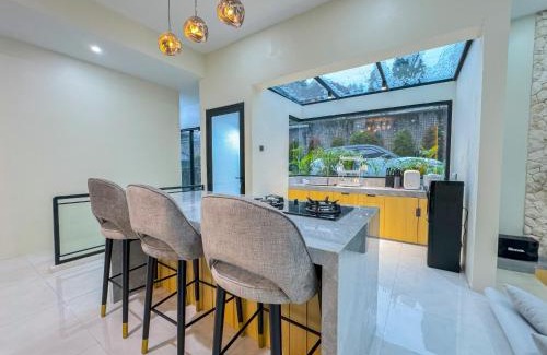Parongpong Villa | De Luna Villa with private heated pool