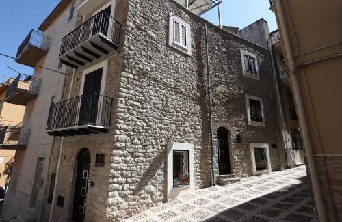 Caccamo Casa | De Spuches House