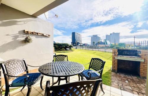 Linkside Apartamento | De Valle Gem with Pool Braai Steps to the Beach