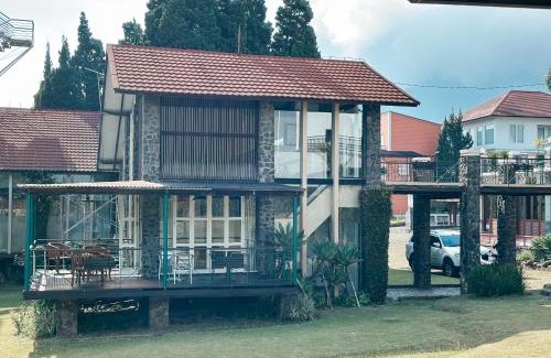 Parongpong Villa | De Villa Istana Bunga Lembang by YourHome