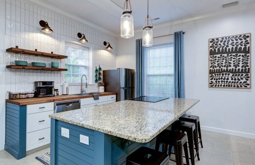 Winston - Salem Casa | Deacon Stays: Double House at Idlewilde - Walk to WFU - Sleeps 16