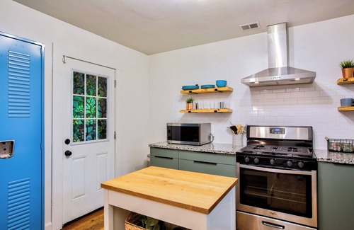 Winston - Salem Casa | Deacon Stays: The Brookwood - Walk to WFU