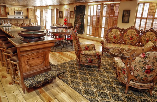 Deadwood Casa | Deadwood Historic Brothel - 5 BR 4 BA in downtown Deadwood - Sleeps 12 - parking