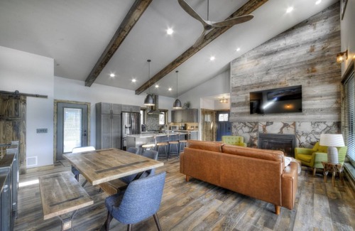 Sturgis Cabina | Deadwood SD, Apple Springs, Golf, BlackHills,
