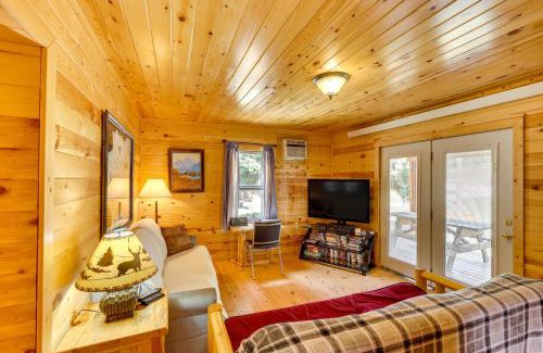 Deadwood Casa | Deadwood Wolf Cabin with Fire Pit and Grill