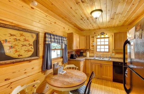 Deadwood Casa | Deadwood Wolf Cabin with Fire Pit and Grill