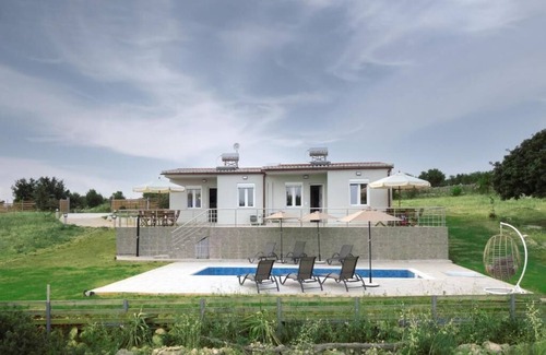 Tersanas Apartamento | Deatached apartment with shared pool in Tersanas Chania 2 minutes from the beach