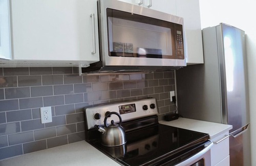 Stratford Apartamento | Debonaire Suites - 201 Arbor, City Centre, Stratford, Modern Downtown Suite