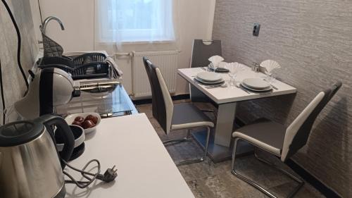 Debrecen Apartamento | DebRentZen Station Apartman - business plus