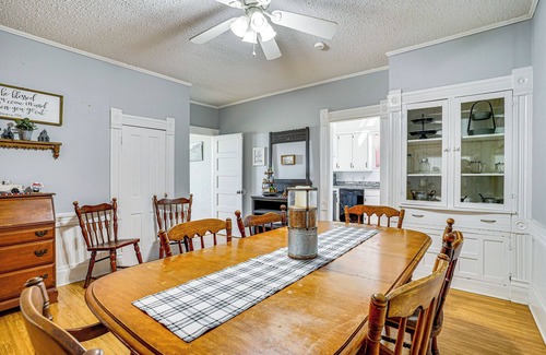 Rosston Casa | Decatur Farmhouse Getaway w/ Deck & Backyard