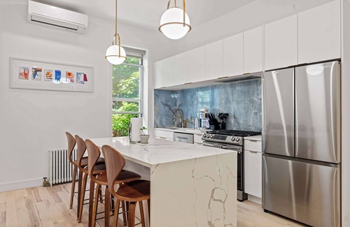 Bedford-Stuyvesant Apartamento | Decatur Place by Rove Travel | 1BR Chic Apartment