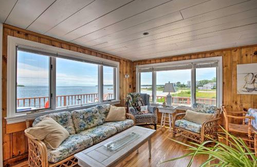 Wareham Center Casa | Deck and Beach Access Waterfront Cape Cod Cottage