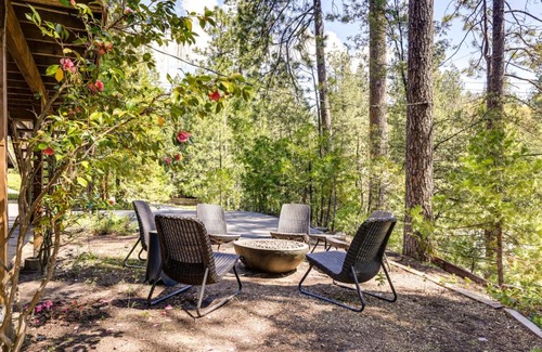 Twain Harte Casa | Deck and Fire Pit Stunning Twain Harte Cabin!