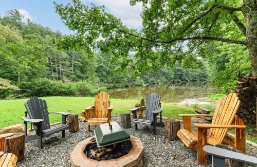 Deep Gap Casa | Deck and Game Room! Lakefront Blue Ridge Mtn Gem