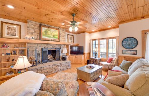 Cashiers Apartamento | Deck and Golf Course Views Inviting Cashiers Condo