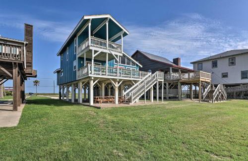 Freeport Casa | Deck and Large Yard Oceanfront Surfside Beach Home!