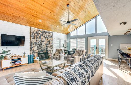 Freeport Casa | Deck and Large Yard Oceanfront Surfside Beach Home!