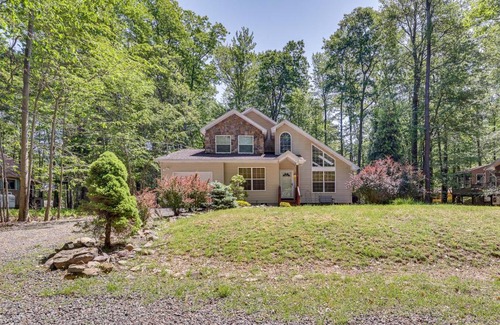 Locust Lake Village Casa | Deck and Screened Porch Pocono Lake Vacation Rental